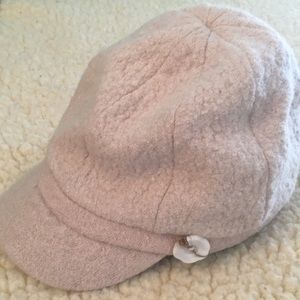 Pistil hat/cap beige/cream color.